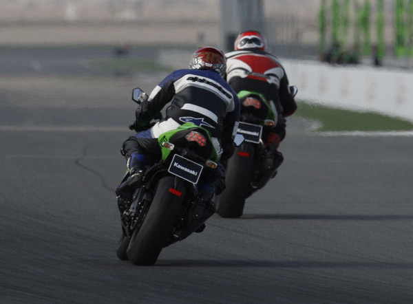 Kawasaki ZX10R мгновенно ускоряется ...